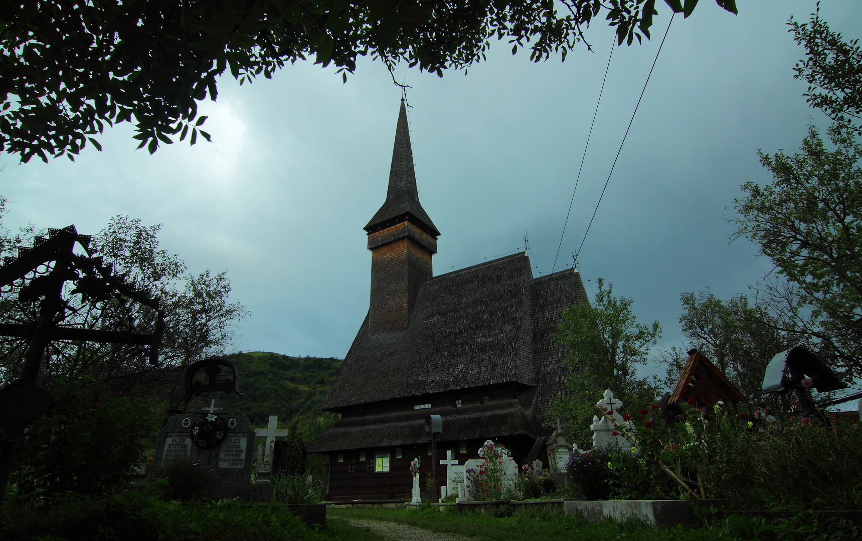 grosse Holzkirche in Ieud