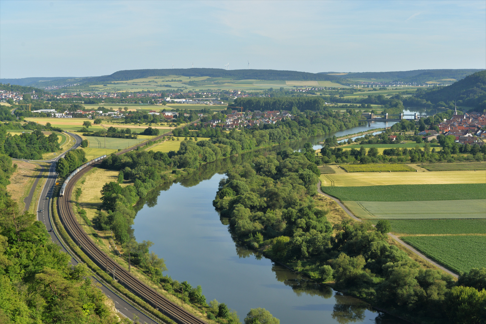 Grosse Lok in klein