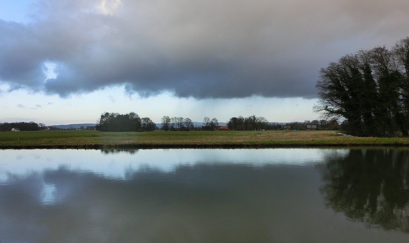 Große Regenwolke