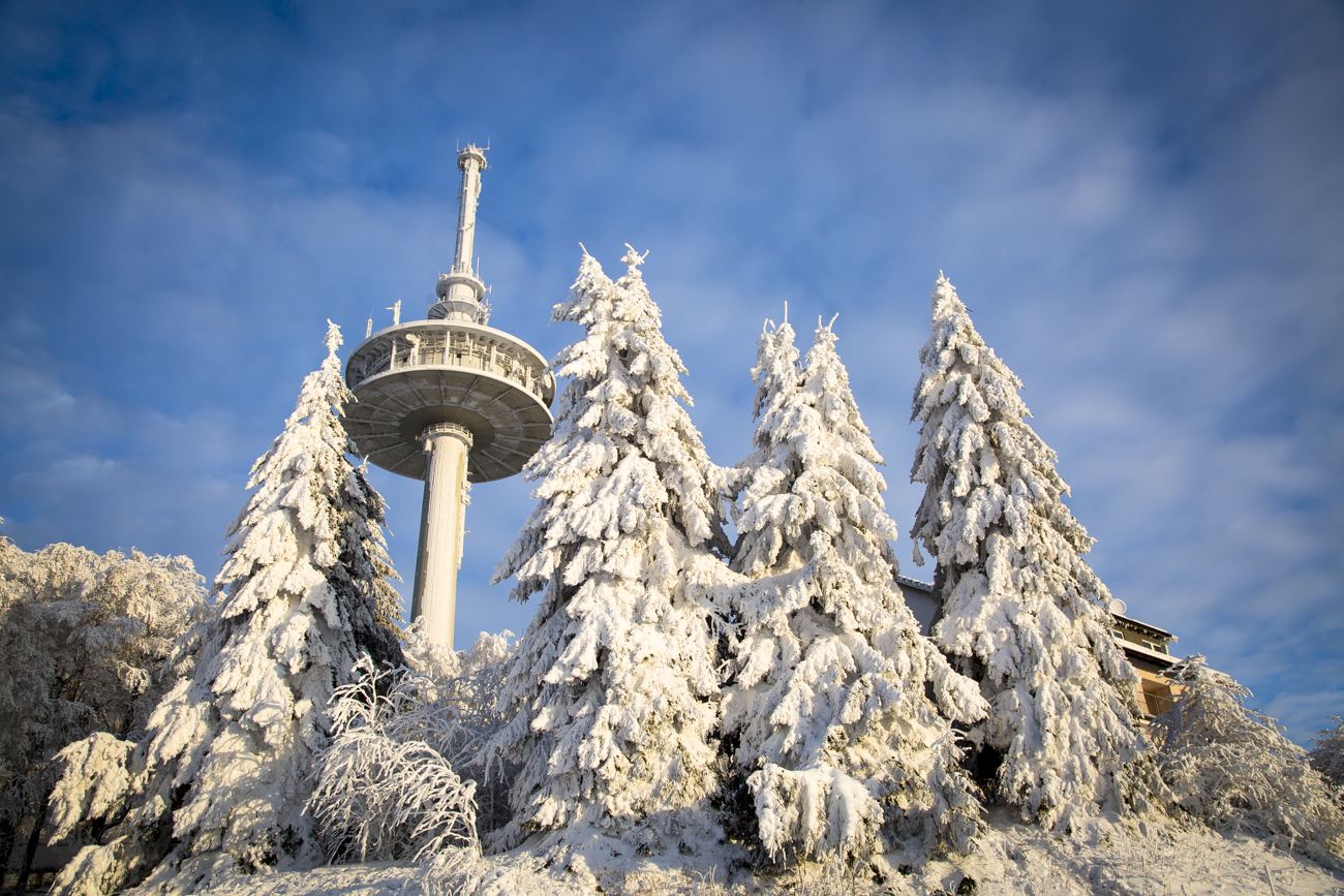 große Schneemänner