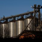 große Silos auf Gut Sierhagen bei Neustadt