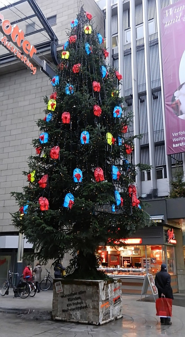 Große Stadt - großer Baum