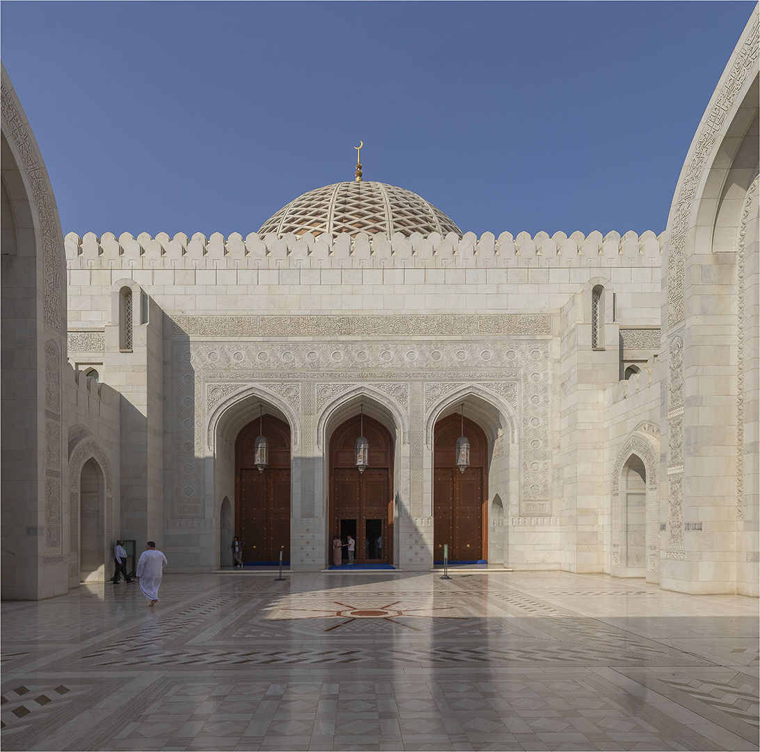 ... Große Sultan-Qaboos-Moschee III ...