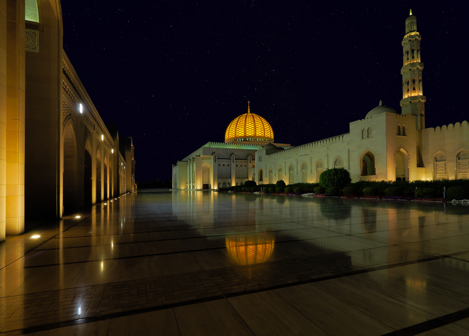 Große Sultan-Qabus-Moschee im Glanze der Nacht