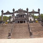 Große Treppe zum Kaiser Dinh Mausoleum