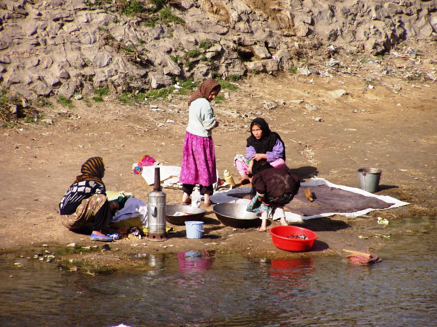 Große Wäsche im Kabul-Fluss