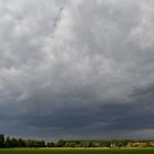 Große Wolken Über Kleinem Dorf