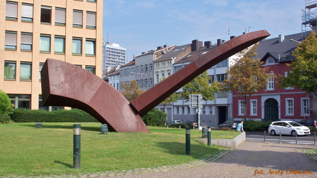 Großer Aachener vor dem Jobcenter Aachen, 1989, Franz Bernhard