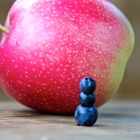 großer Apfel & kleine Beeren