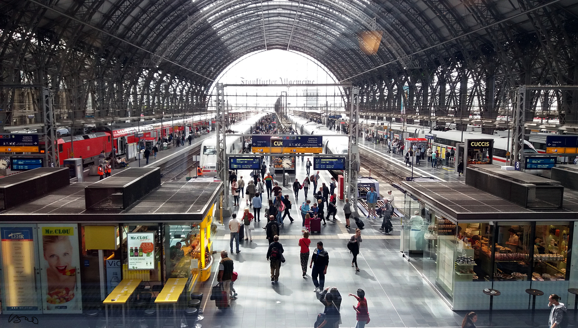 Gro er Bahnhof  Foto Bild frankfurt bahnhof  bahnsteig 