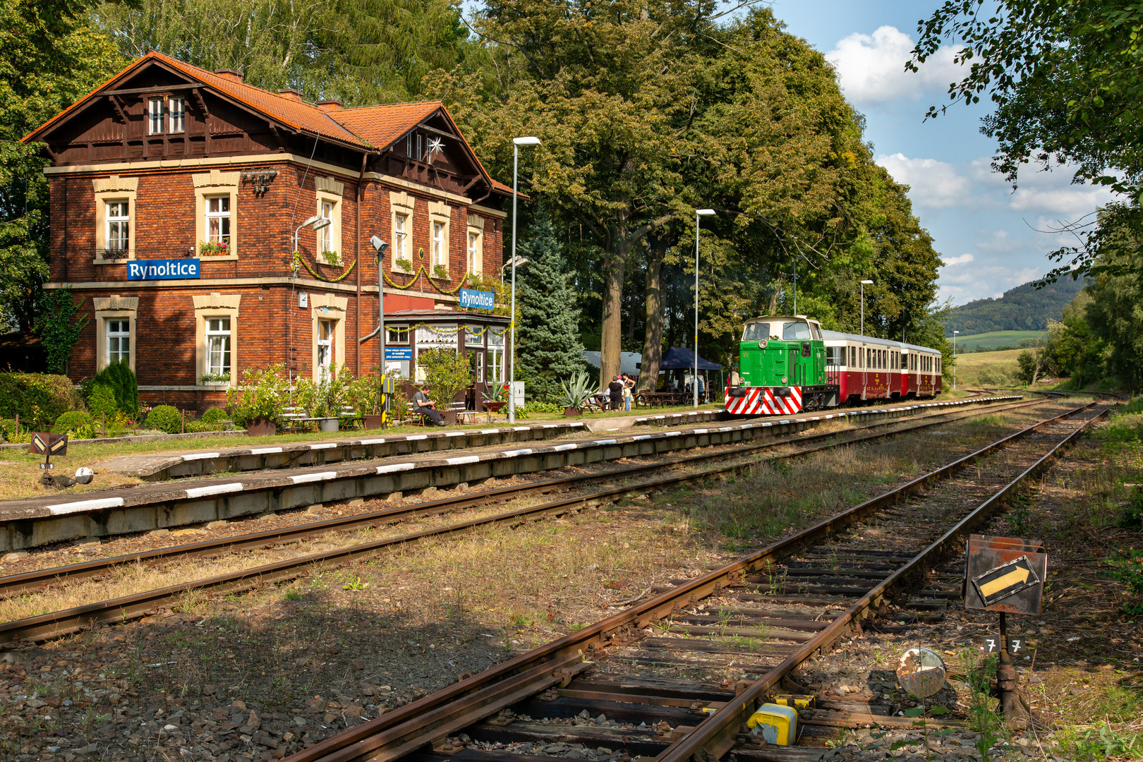 Großer Bahnhof, kleine Lok