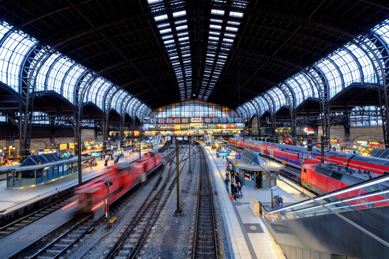 Großer Bahnhof mit langer Belichtung