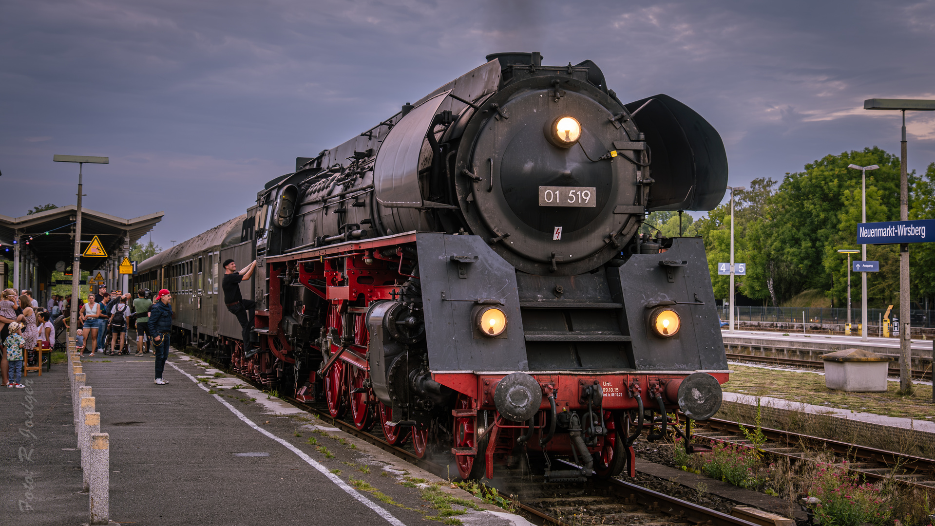 Großer Bahnhof zur Mondscheinfahrt