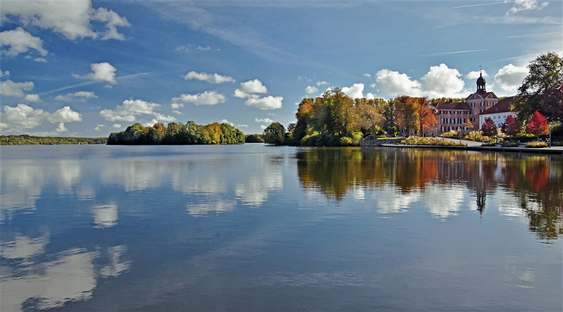 Großer Eutiner See und das Schloß...