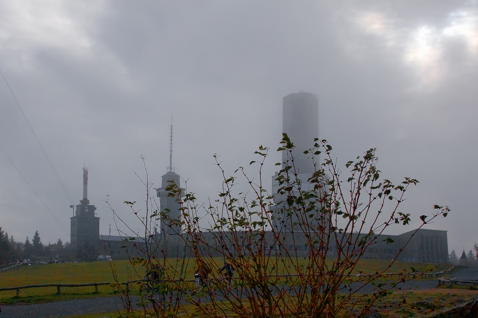 Großer Feldberg im Taunus Herbstspaziergang im Nebel