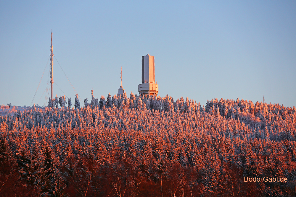 Großer Feldberg im Taunus im Wintersonnenuntergang