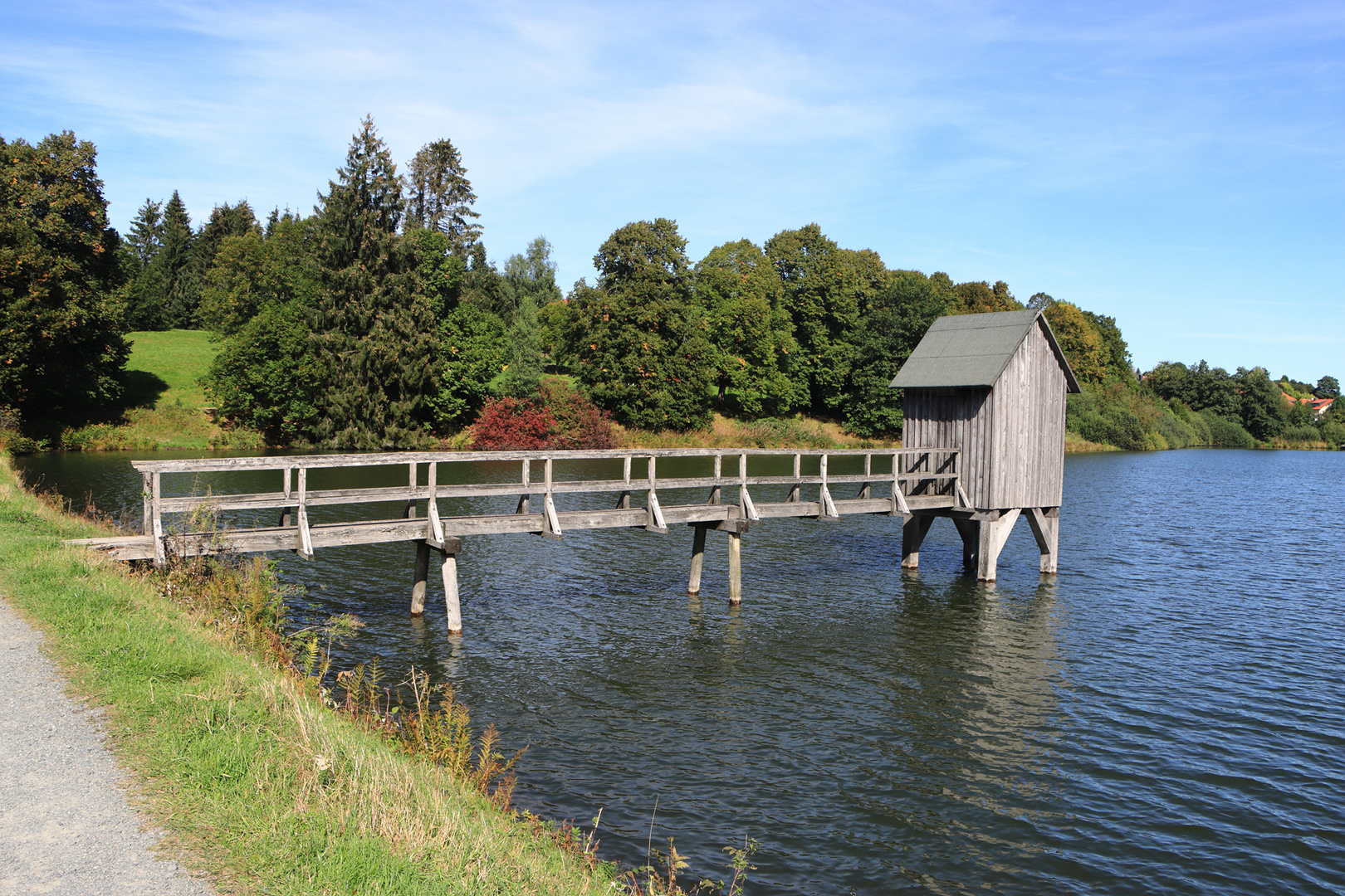 Großer Kranicher Teich mit Striegelhaus