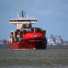 Großer Pott! Containerschiff auf der Elbe 