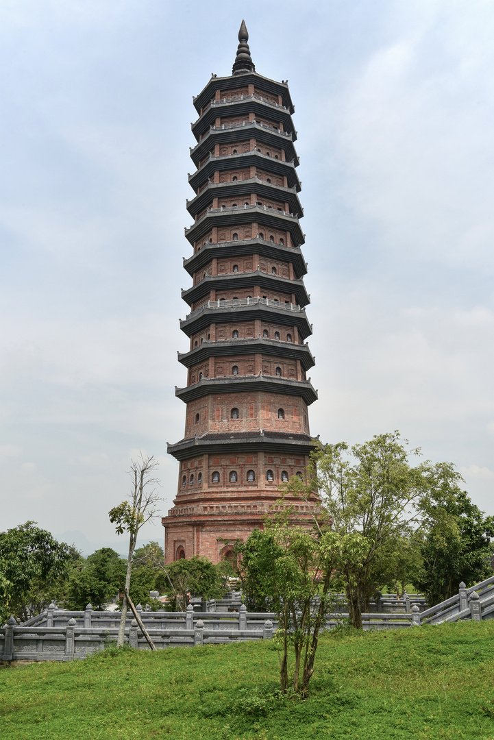 Großer Stupa am Bai Dinh Tempel 02