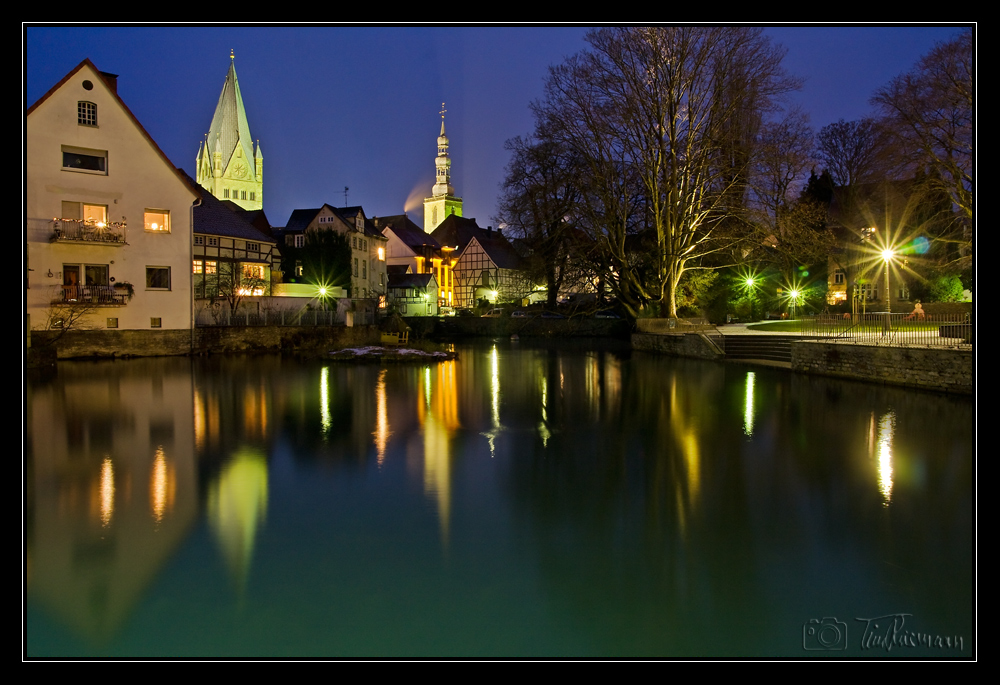 großer teich und große türme