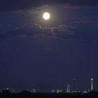 Grosser Vollmond über Berlin-City am 11.August 2014