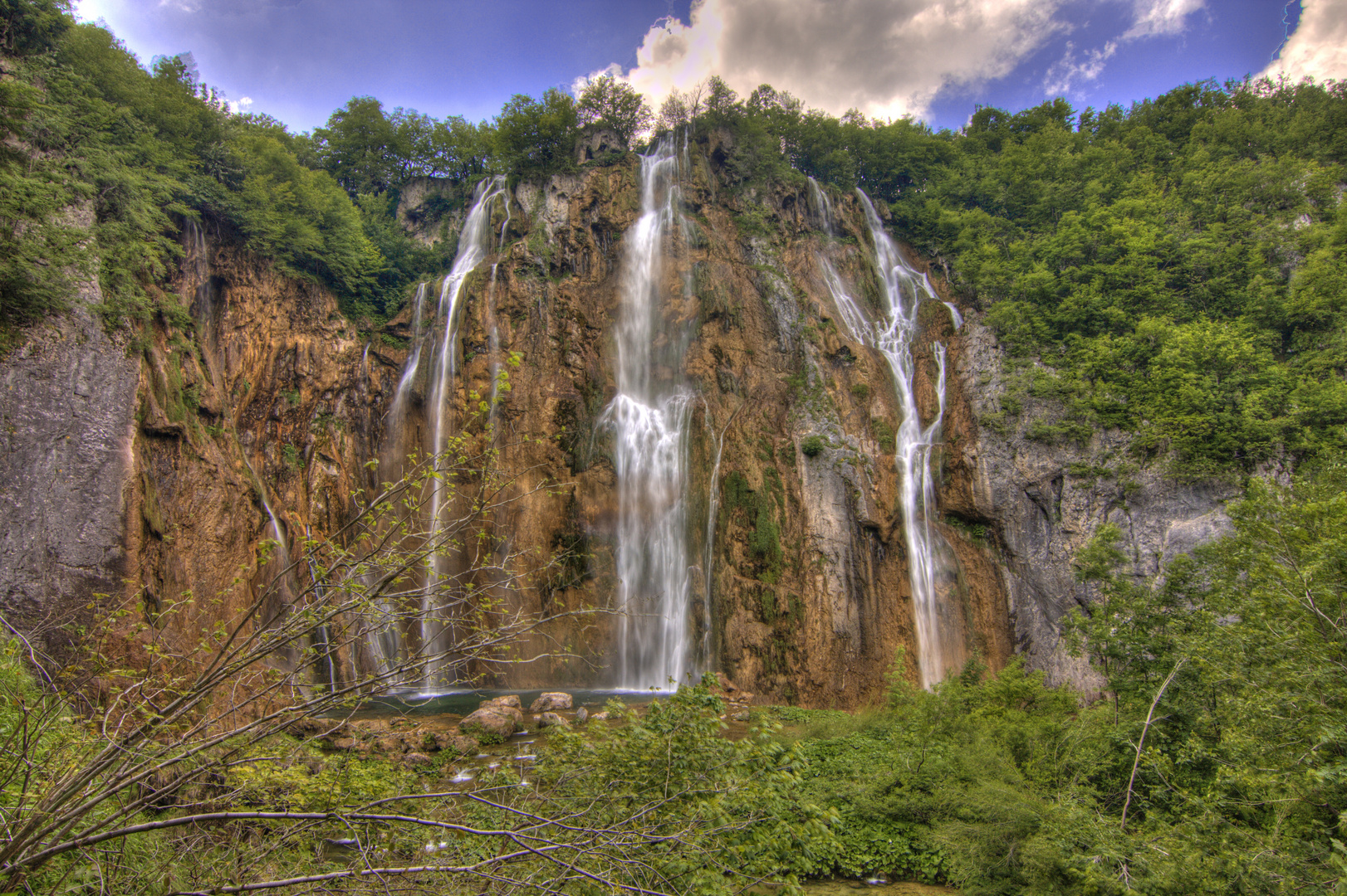 großer Wasserfall im Naturpark Plitvicer Seen