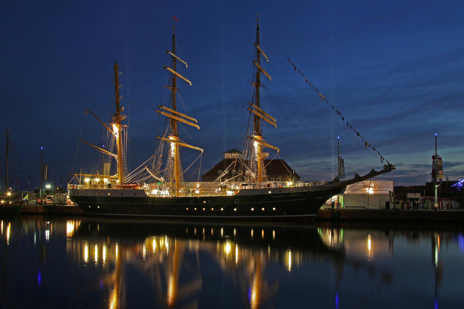 Großereignis Teil --1--: Tauftag der Alexander von Humboldt II am 24.9.2011 in Bremerhaven