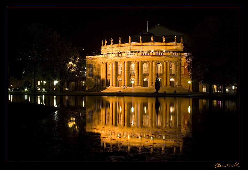 "Großes Haus" at night