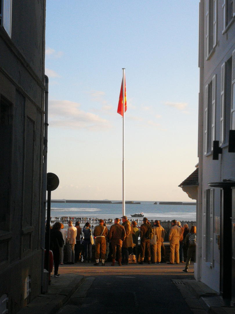 Großes Treffen am Strand zum Gedenken 