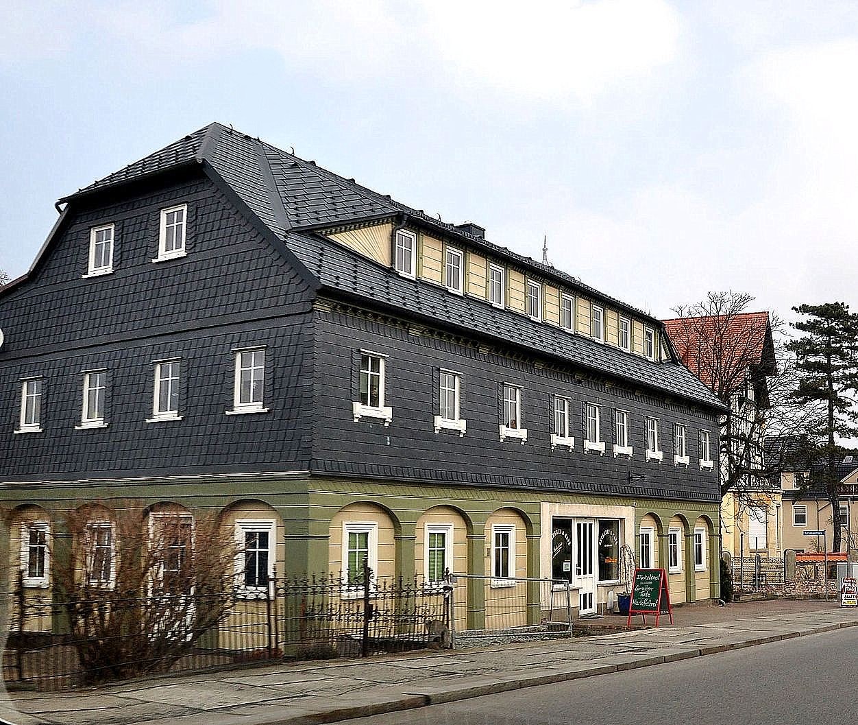 Großes Umgebindehaus als Geschäftshaus