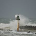 GROSSES VAGUES SUR LA DIGUE NORD..A CAPBRETON