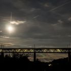 Großhesseloher Brücke im Mondlicht