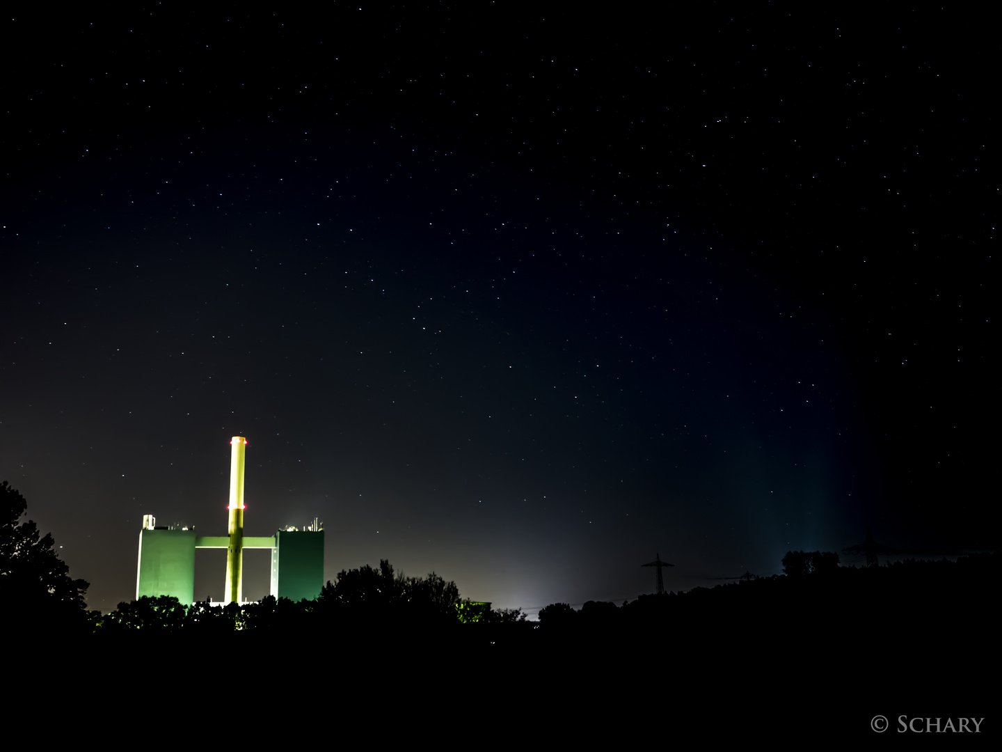 Großkraftwerk bei Nacht
