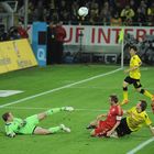 Großkreutz prüft Neuer.