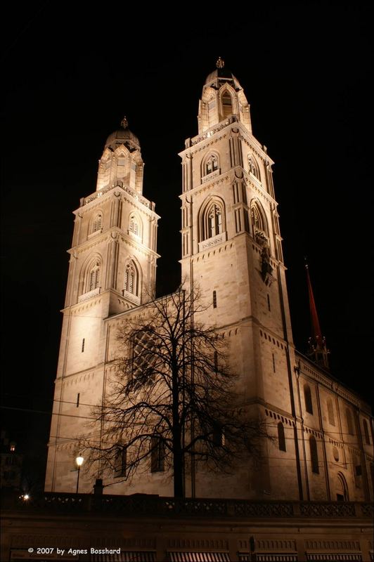 Grossmünster bei Nacht