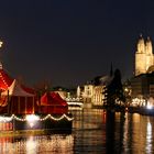 Grossmünster und Weihnachtszirkus in Zürich