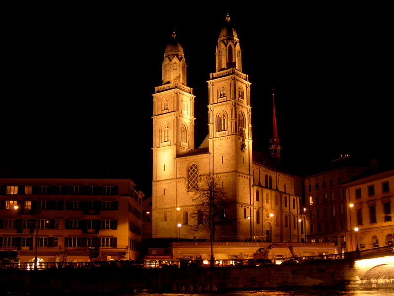 Grossmünster (Zürich) bei Nacht