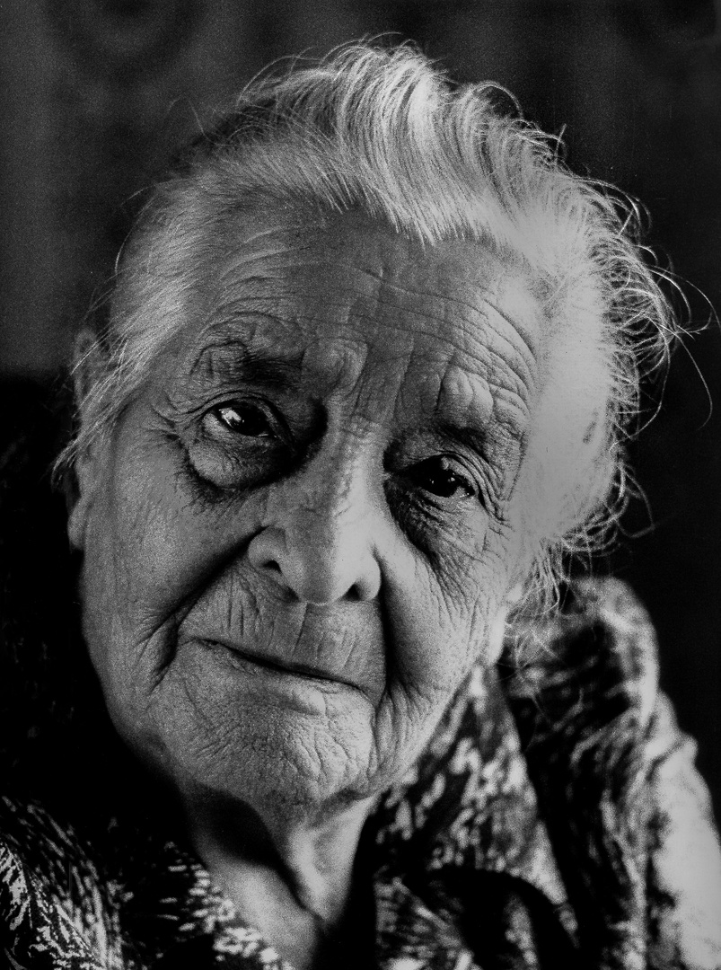 Großmutter Foto &amp; Bild | portrait, portrait frauen, indoor Bilder auf ...