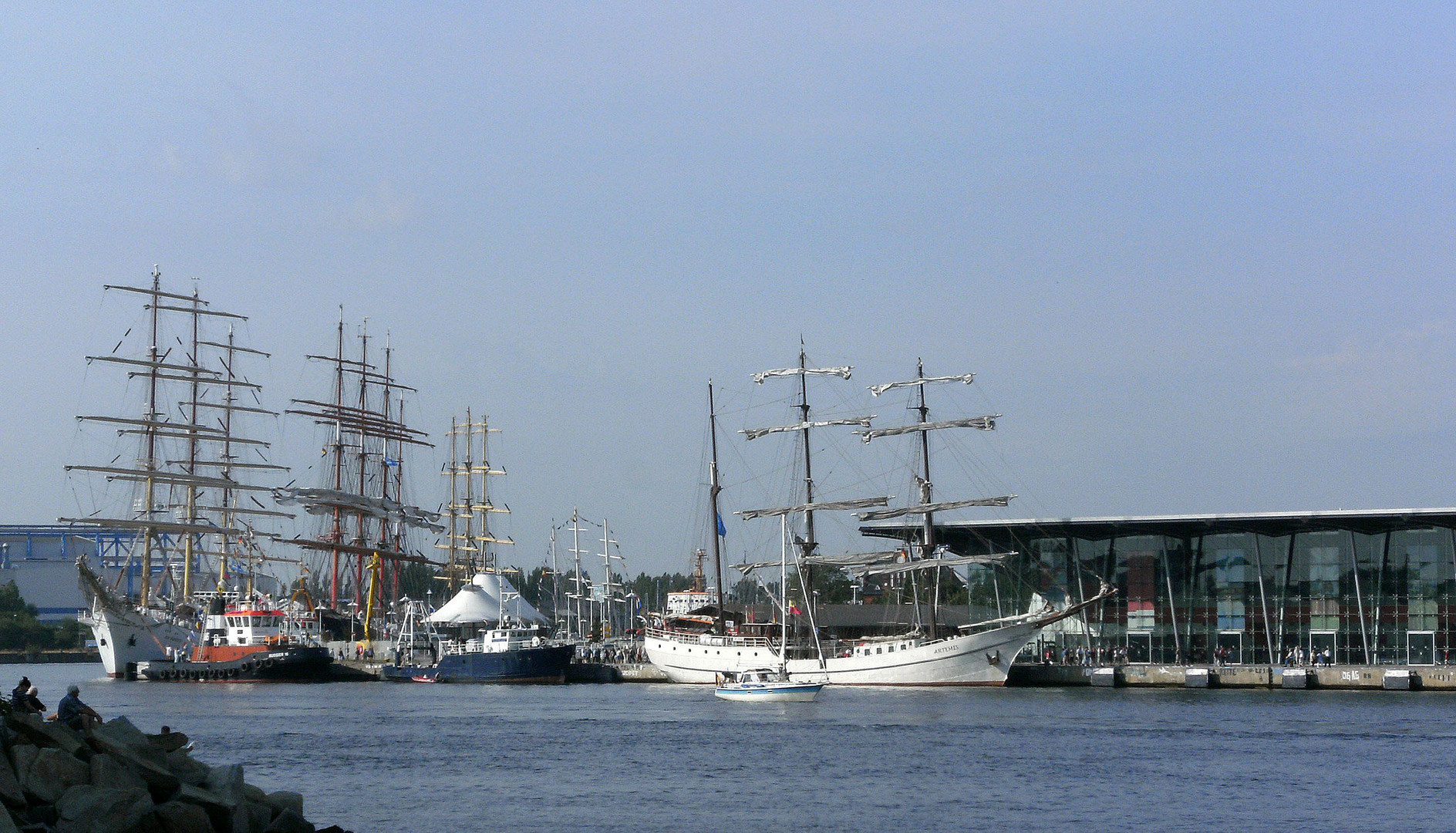 Großsegler am Kreuzfahrtterminal Warnemünde