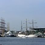 Großsegler am Kreuzfahrtterminal Warnemünde