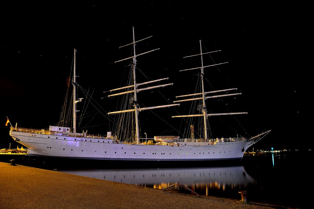 Großsegler "Gorch Fock" im Hafen Stralsund