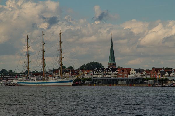 Großsegler MIR vor Travemünde