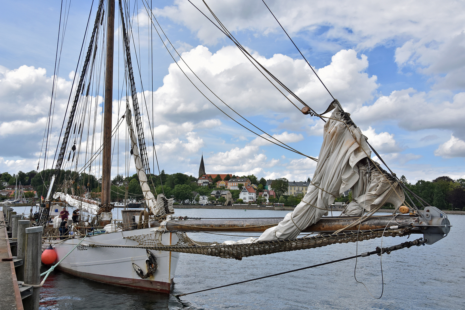 Großsegler mit Durchblick auf Eckernförde....