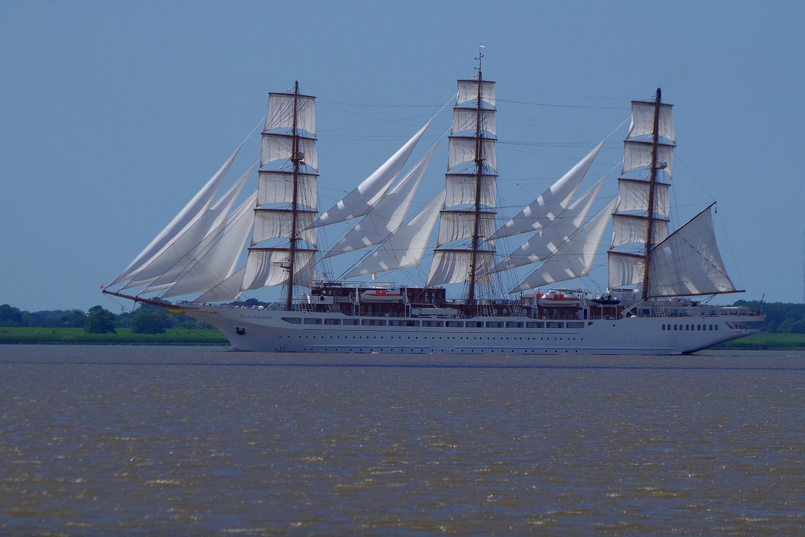 Großsegler unter vollen Segeln