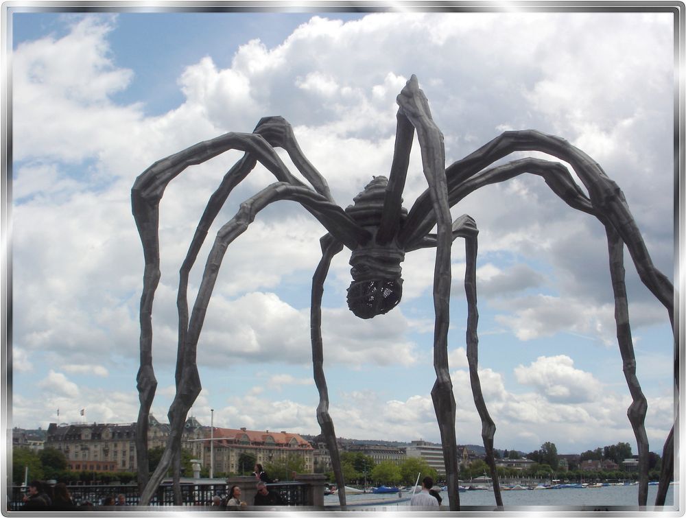 Grossskulptur «Maman» in Zürich