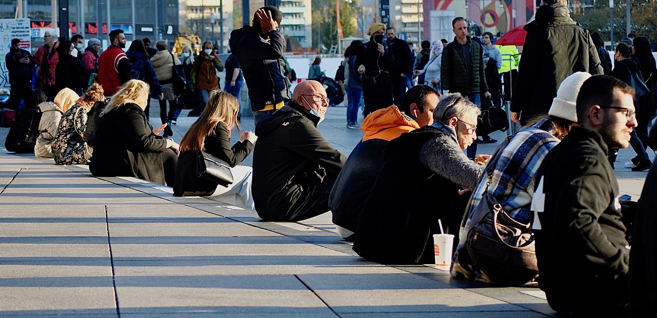 GroßStadt: in die Sonne gucken