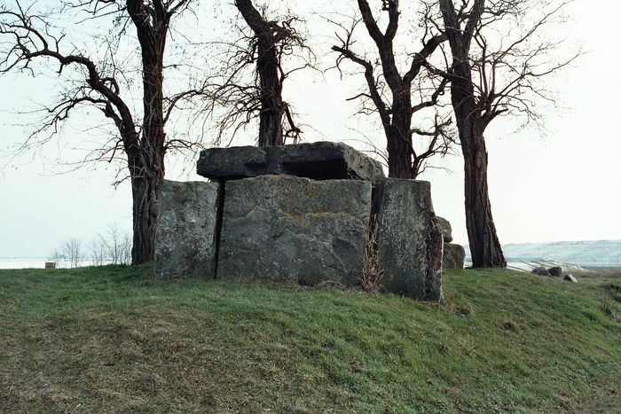 Großsteingrab zwischen Latdorf und Gerbitz