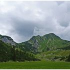 Großtiefenthalalm, dahinter die Rotwand