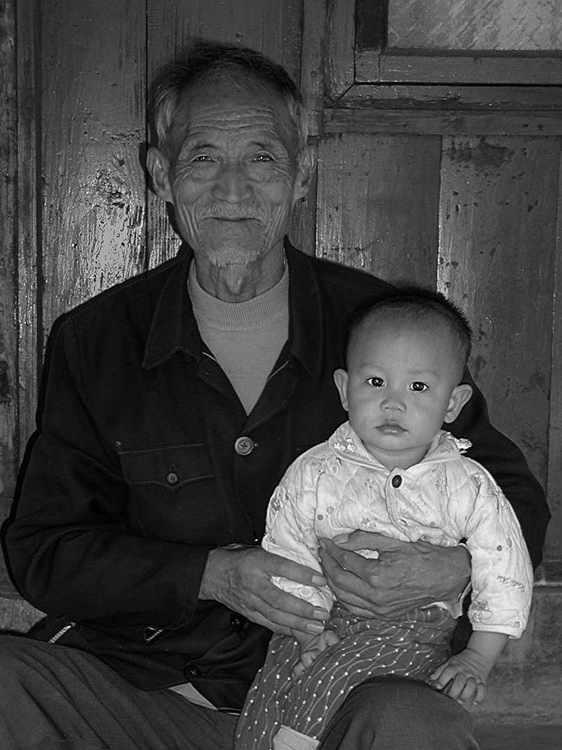 Großvater mit Enkel (China)
