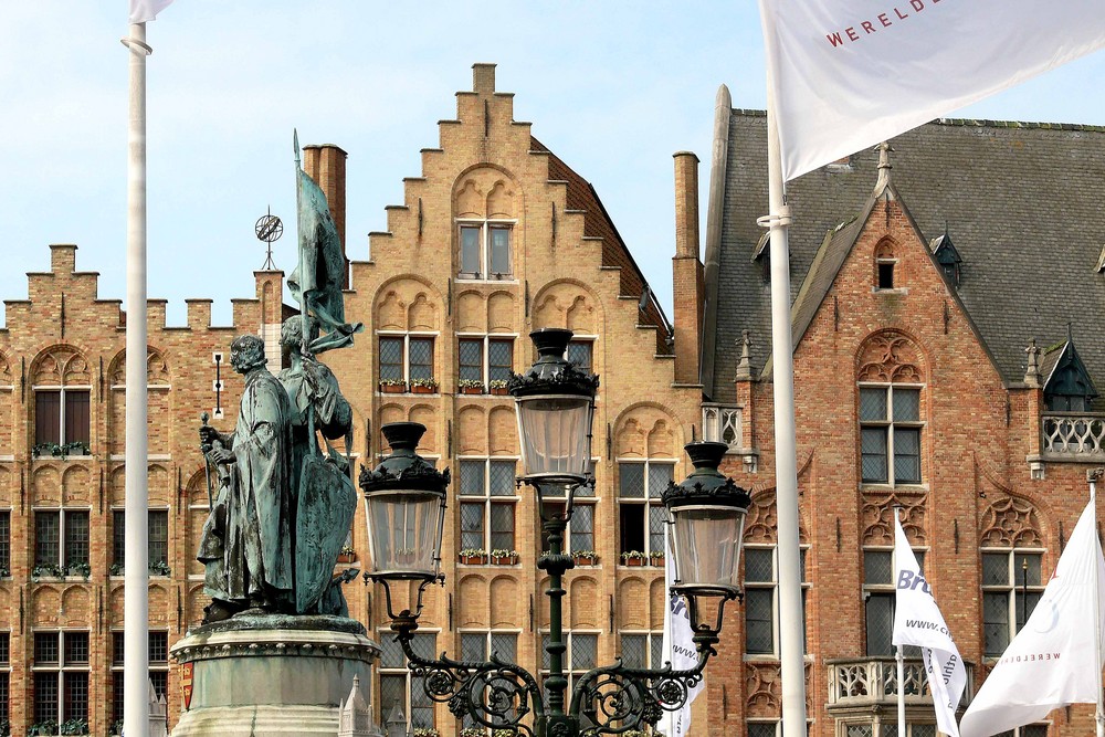 Grote Markt mit dem Denkmal für Jan Breydel und Pieter de Coninck